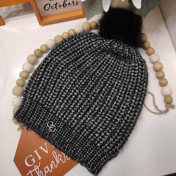 🖤 EUC Calla by Carrie Underwood Knit Metallic Pom Pom Beanie, Black/Silver, OS - Picture 1 of 6